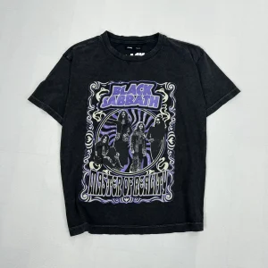 تیشرت وارداتی طرح بند بلک سبث Specials